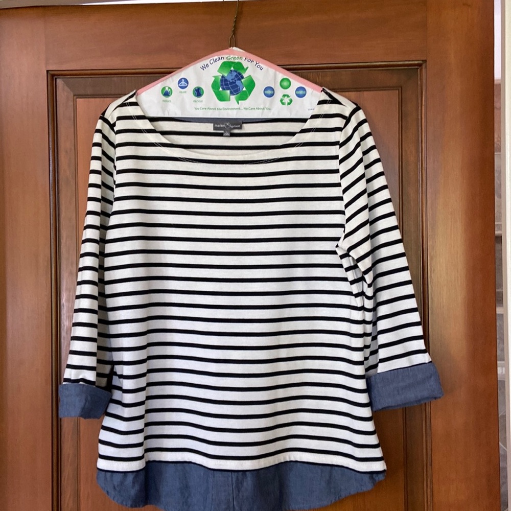 Cute cotton tee with Chambray at bottom and sleeves